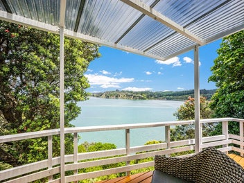 Water Views & Water Access - Motivated Vendors