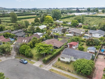 Family living-Quiet cul-de-sac