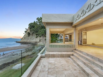 Beachfront Opportunity - Dual Living!