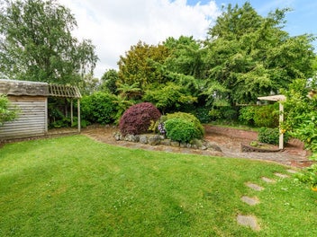 Prime location - Rumpus, Private Garden!