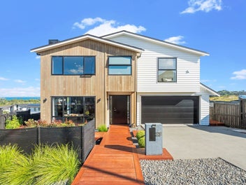 Luxury Coastal Living in Long Bay