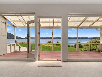 Lake Rotoma Holiday Haven! - Leasehold Title
