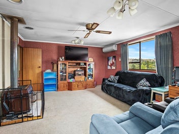 LARGE FAMILY HOME - SPACE & OPPORTUNITY