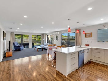 Four Bed Family home with Back Yard