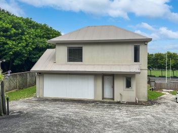 OPPORTUNITY AWAITS IN ELLERSLIE HEIGHTS