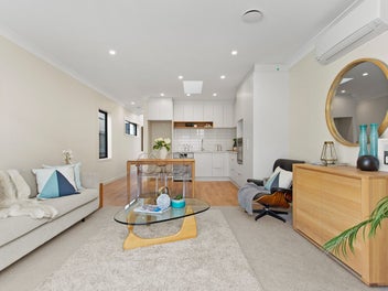 Freehold-titled Single level Home!