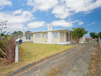 PRICED TO SELL - GREAT LOCATION