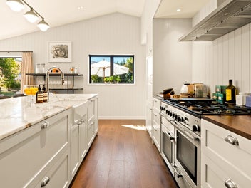 Alpine Luxury in Prestigious Dalefield