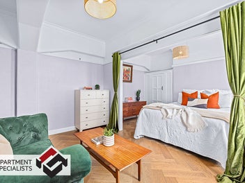 "Roaring Twenties Charm at THE BROOKLYN!"