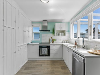 Character and Modern in Popular Petone