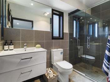 Charming family home with development potential!