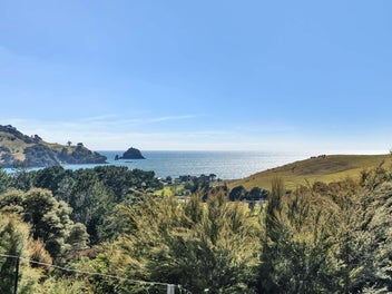 FABULOUS SEA VIEWS FROM REFURBISHED BACH.