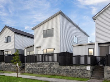 Spacious New Build with Two Master Bedrooms