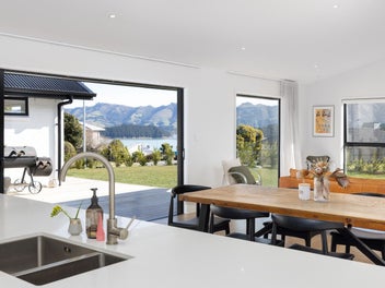 Immaculate as new contemporary home