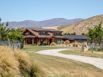 Central Otago Lifestyle Living at its Best!