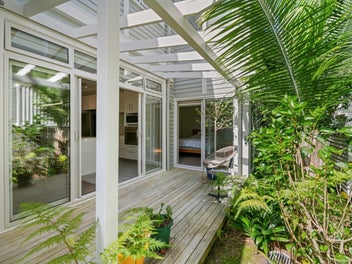 Duplex Living In Kensington Park