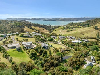 AMAZING 2890m2 SECTION ON OHUKA PLACE