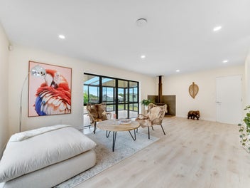Freehold Single-Level Brick & Tile