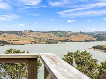 Ultimate Kiwi Lifestyle - Views, Space & Serenity