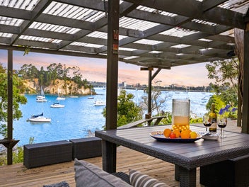 Prime waterfront with spectacular views