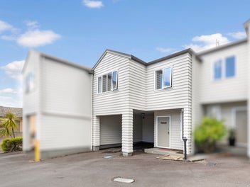 Affordable 3 Bedroom Townhouse in Central Albany