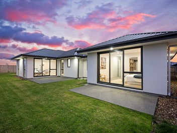 Luxury Family Home With The Lot