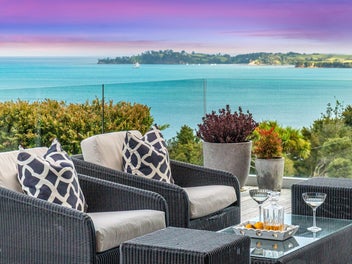 Coastal Grandeur - Family Oasis With Views