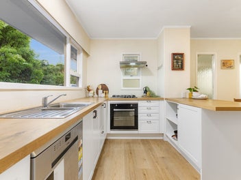 OWNER MOVING ABROAD - HIGHLY MOTIVATED!