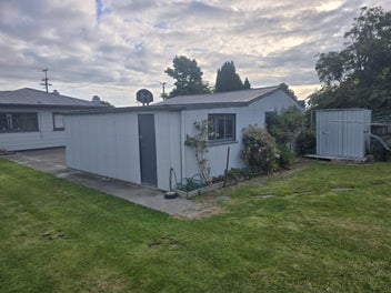 3 bedroom house with large section
