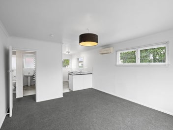 Modern 2-Bedroom Unit with Stylish Updates