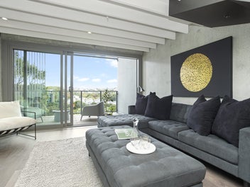 Significant price reduction on city townhouse