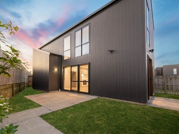 Motivated oversea owner wants property sold