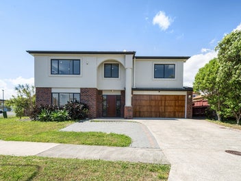 Stunning Family Home In Flat Bush
