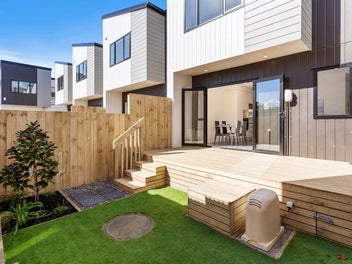 Corner Site Unit 2 Weeks Only Promotion $ 675.000