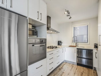 130m2 Upgraded Townhouse in Prime Christchurch Loc