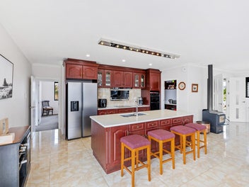 Peaceful and Convenient Living