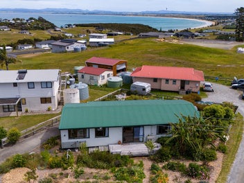 Cosy Coastal Home