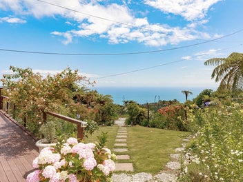 EXPANSIVE OCEAN VIEWS WITH UNDENIABLE CHARM