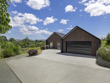 Stunning Family Home and Two Bed Income
