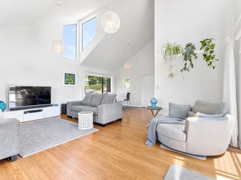 Sea Views, Ocean Breeze & Modern Ease