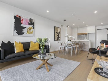 Contemporary 2 Bed 2 Bath 1 Carpark