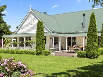 Beautiful country home & lifestyle