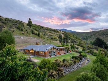 Stunning rural retreat in the Cardrona Valley