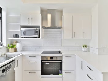 Easy Care, Two-Bedroom Cutie!