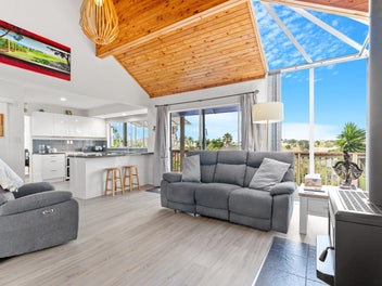 Family Home & Granny Flat with Views!
