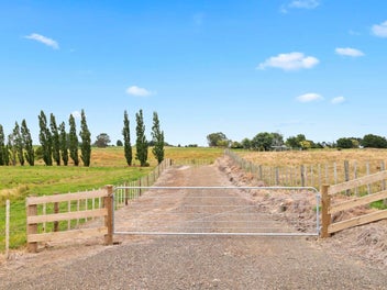 PRICED TO SELL - BRING YOUR PLANS!