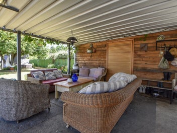 Charming Bungalow - A MUST VIEW!