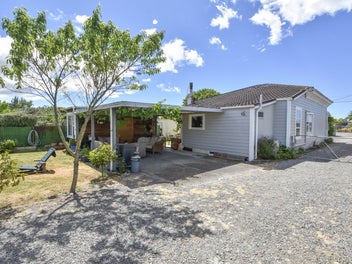 Charming Bungalow - A MUST VIEW!