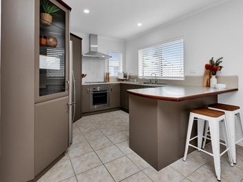 Prime Location - As new Kensington townhouse