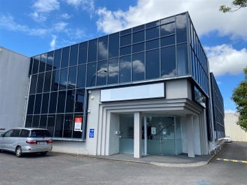 Image 1 of 7